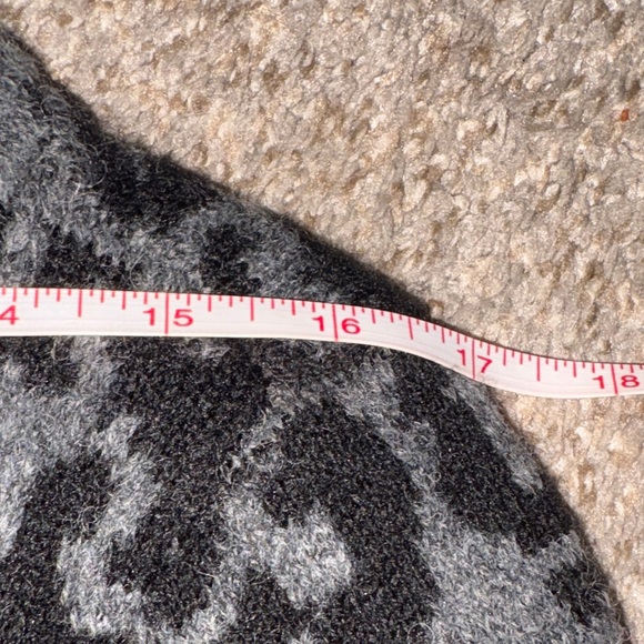 Cynthia Rowley Black and Gray wool blend Cowl Neck Sweater in animal print M - Picture 11 of 14